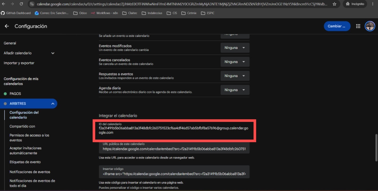 Ubicación del campo ID del calendario en Google Calendar, resaltado en rojo